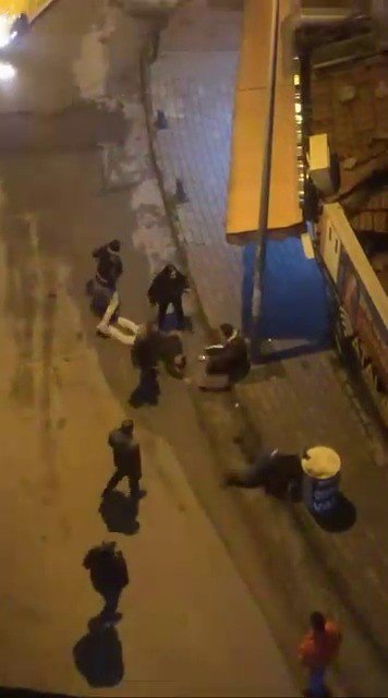 Dövmekle Yetinmediler, Yerde Tekmelediler