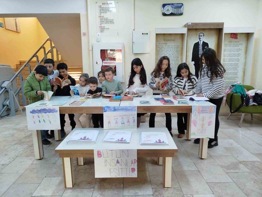 Dünya İnsan Hakları Günü’nde Öğrencilerden Farkındalık Etkinliği