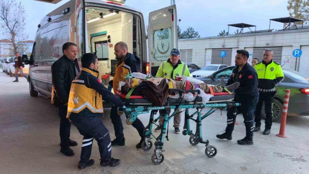 Kontrolden Çıkan Minibüs Şarampole Yuvarlandı 1 Kişi Yaralandı