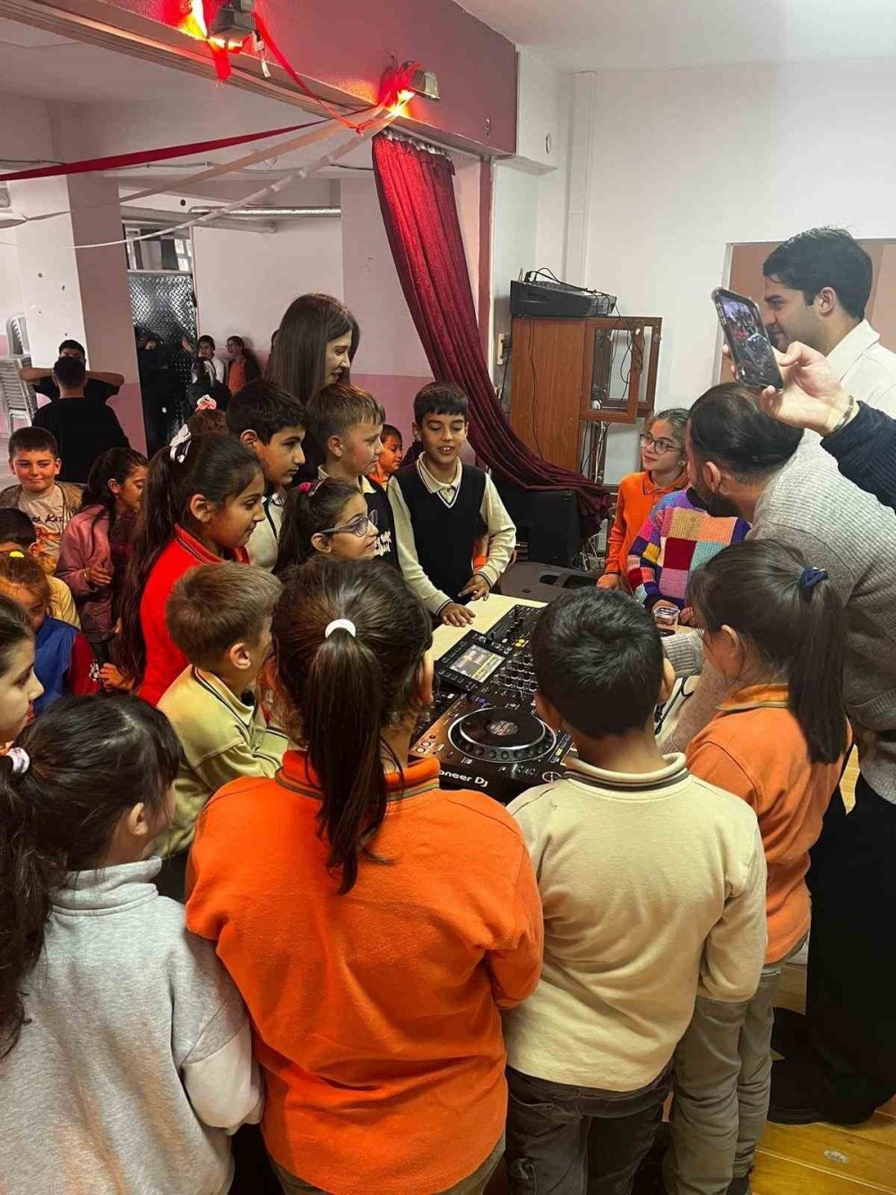 Öğrenciler Dj İle Buluştu