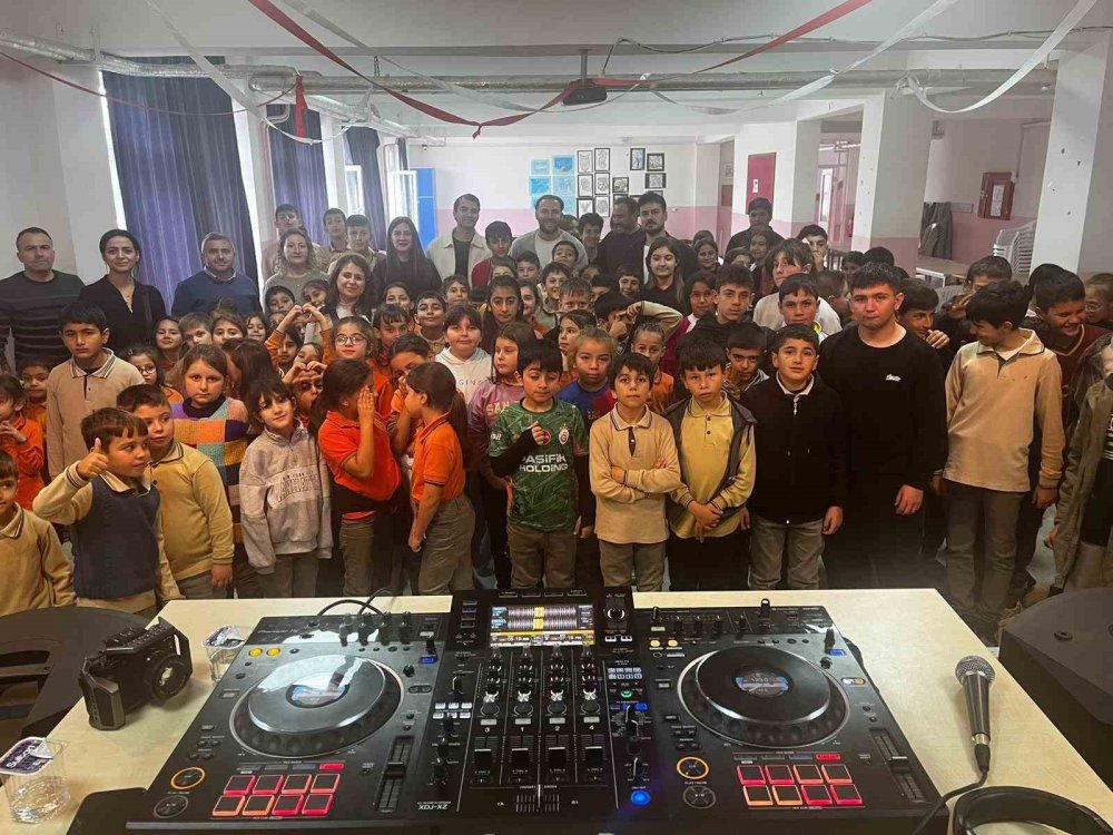 Öğrenciler Dj İle Buluştu