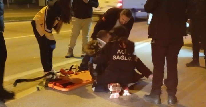 Yolun Karşısına Geçmeye Çalışan Yayaya Otomobil Çarptı