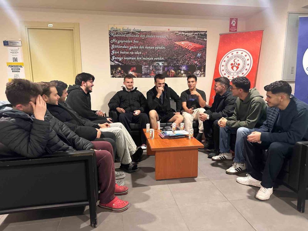 Yurtlarda Kalan Öğrenciler Düzenlenen Etkinlikler İle Sosyalleşiyor