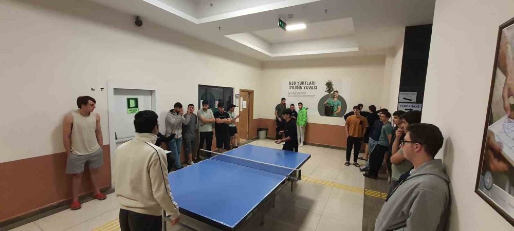 Yurtlarda Kalan Öğrenciler Düzenlenen Etkinlikler İle Sosyalleşiyor