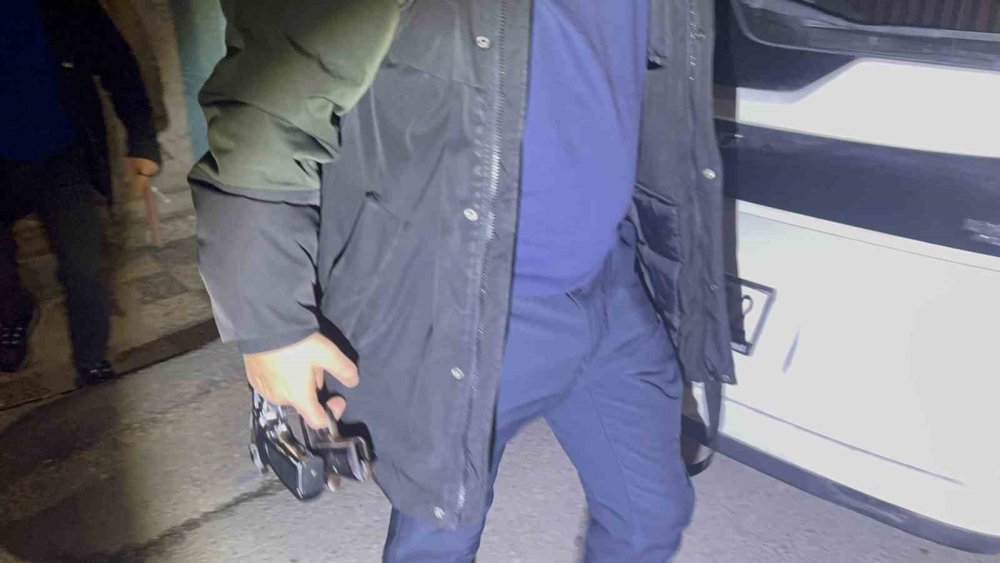 Eve Yapılan Baskında Cephanelik Çıktı, Arama Sırasında Polise Saldırdılar