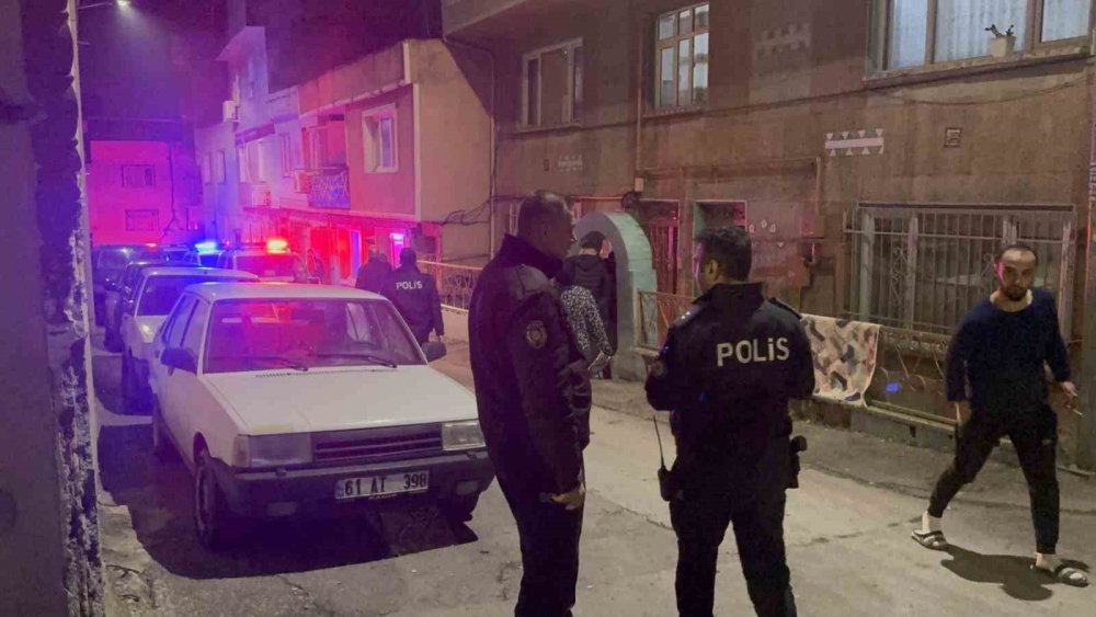 Eve Yapılan Baskında Cephanelik Çıktı, Arama Sırasında Polise Saldırdılar