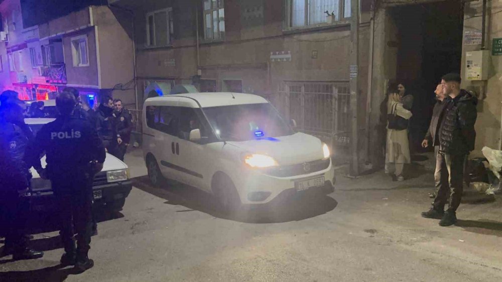 Eve Yapılan Baskında Cephanelik Çıktı, Arama Sırasında Polise Saldırdılar