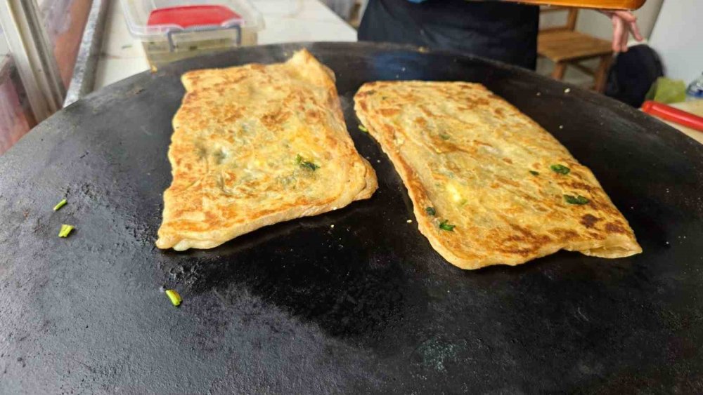 Geleneksel Yöntemlerle Yaptığı Gözlemelerle Geçmişin İzlerini Yaşatıyor