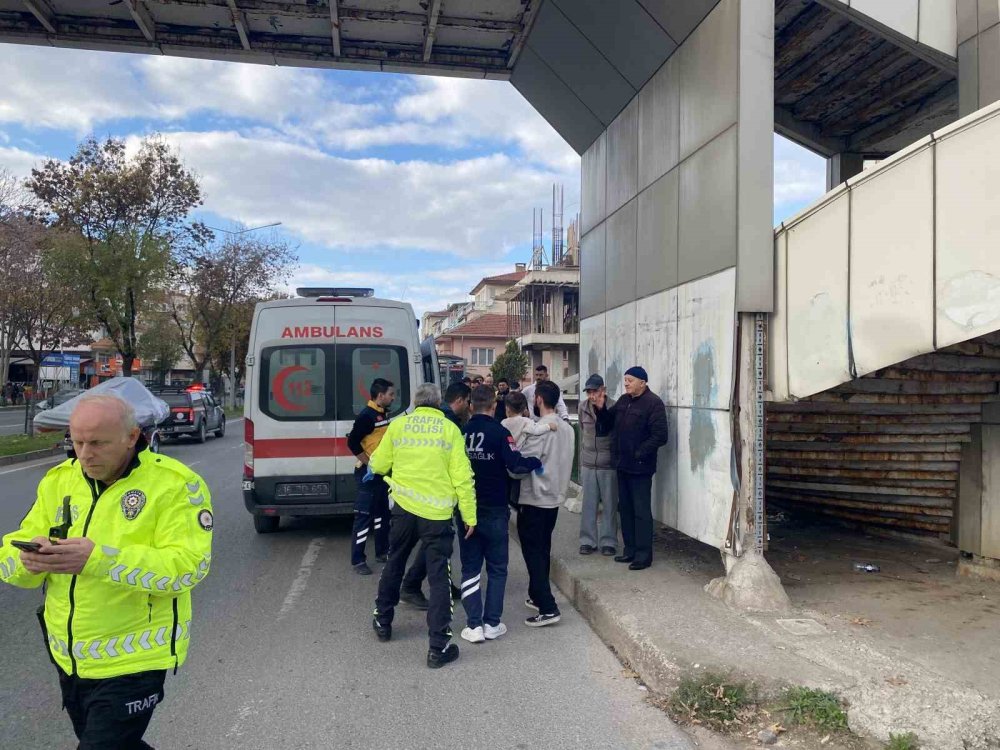 Kavşakta Feci Kaza: 5 Kişi Yaralandı