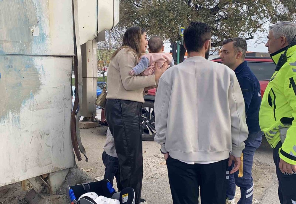 Kavşakta Feci Kaza: 5 Kişi Yaralandı