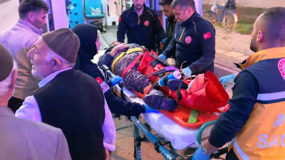 Motosiklet Kadına Çarptı 2 Kişi Yaralı