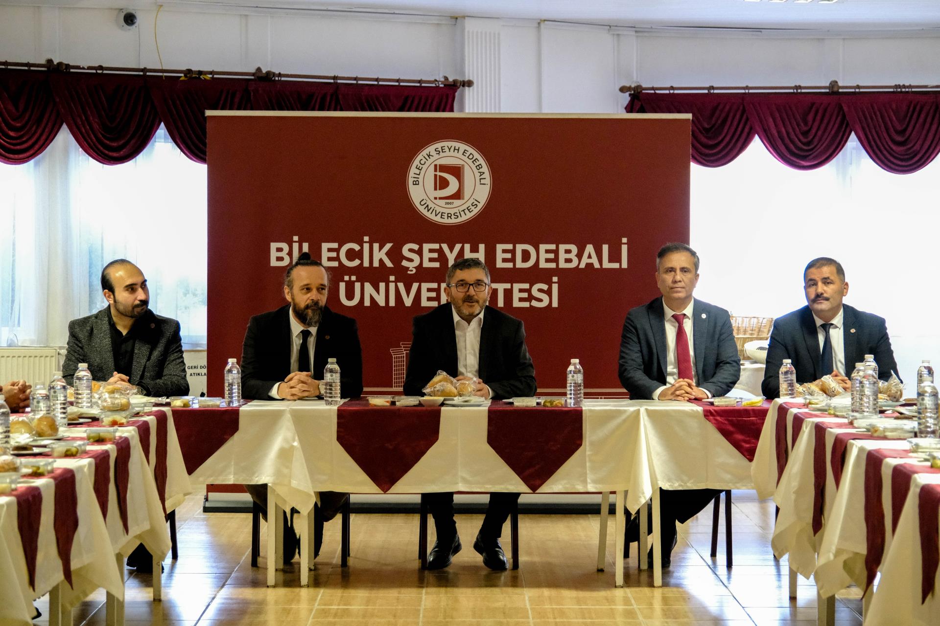 rektor-kaplancikli-sporcularla-bir-araya-geldi2.jpg