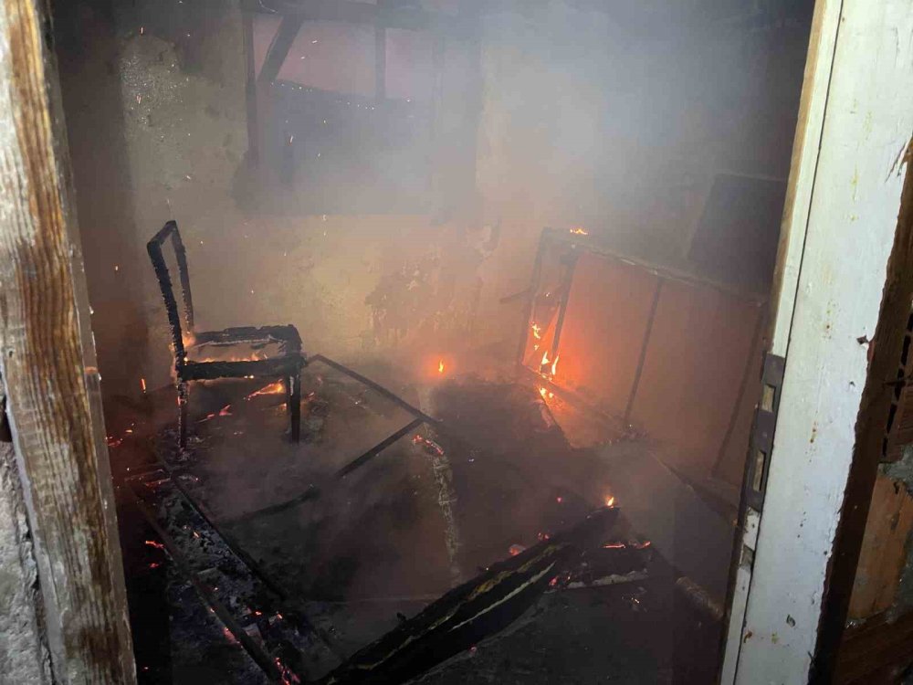 Terk Edilen Evde Çıkan Yangın Paniğe Neden Oldu