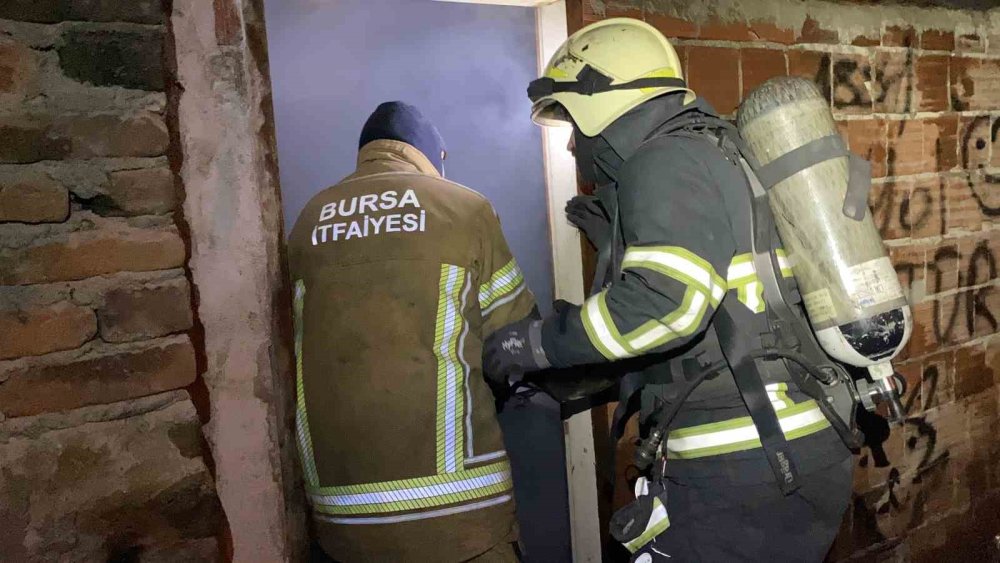 Terk Edilen Evde Çıkan Yangın Paniğe Neden Oldu