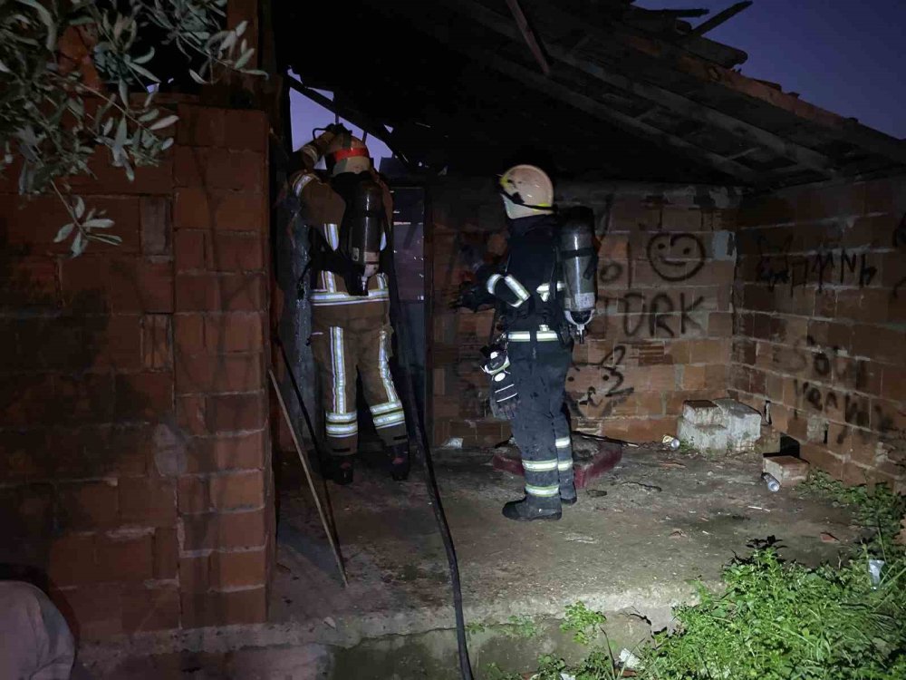 Terk Edilen Evde Çıkan Yangın Paniğe Neden Oldu