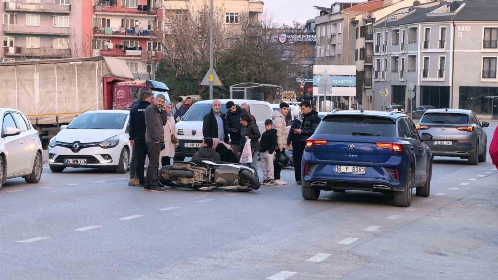 Yaralı Motosiklet Sürücüsü Yaralı Annesinin Elini Tutup Moral Verdi