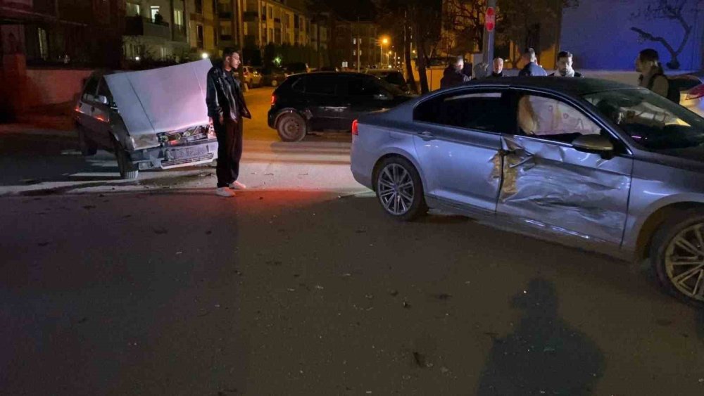 Yaşanan Trafik Kazasında 1 Kişi Yaralandı