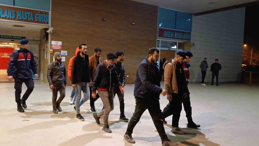 8 Kaçak Göçmen Yakalandı