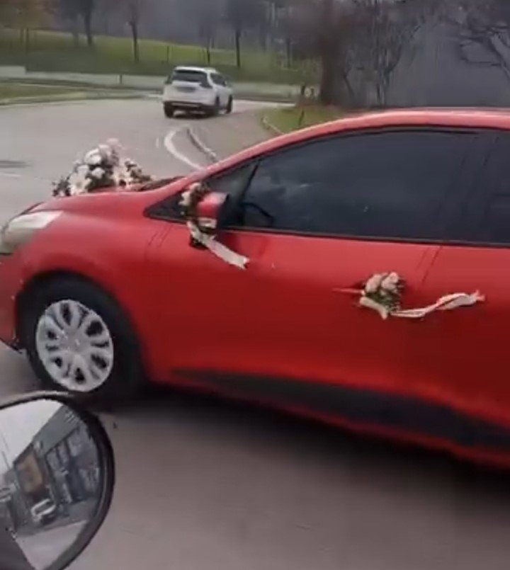 Boşanmayı Düğün Gibi Kutladı