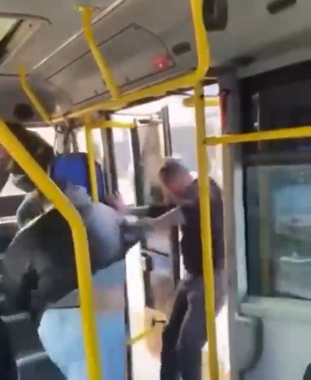 Otobüsteki Satırlı Saldırgan Evinde Yakalandı