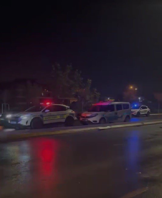 23 Yaşındaki Genç Aydınlatma Direğine Çarptı