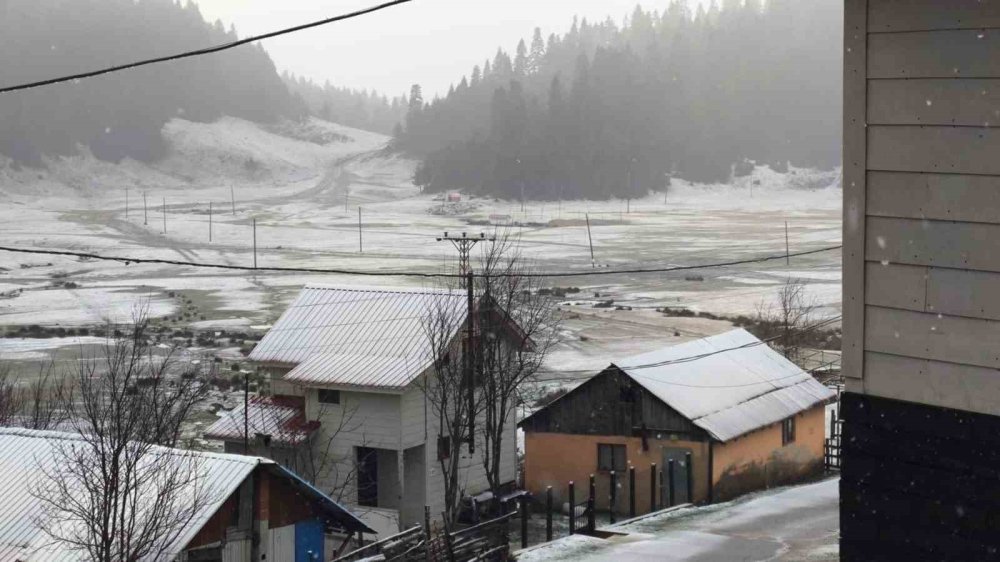 Çiğdem Yaylasına Kar Yağdı