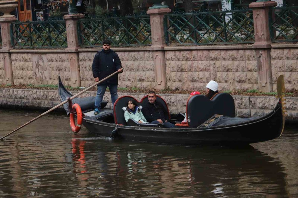 Dondurucu Soğuklara Rağmen Gondol Keyfi