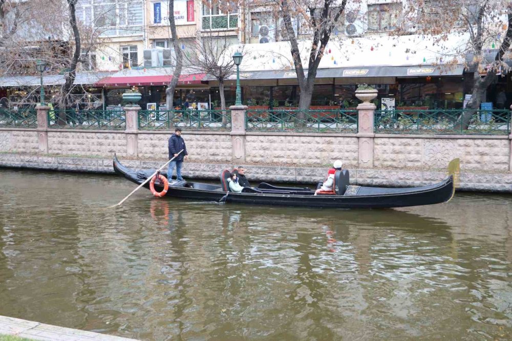 Dondurucu Soğuklara Rağmen Gondol Keyfi