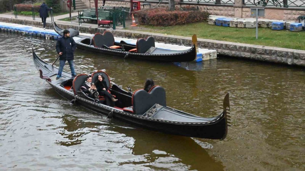 Dondurucu Soğuklara Rağmen Gondol Keyfi