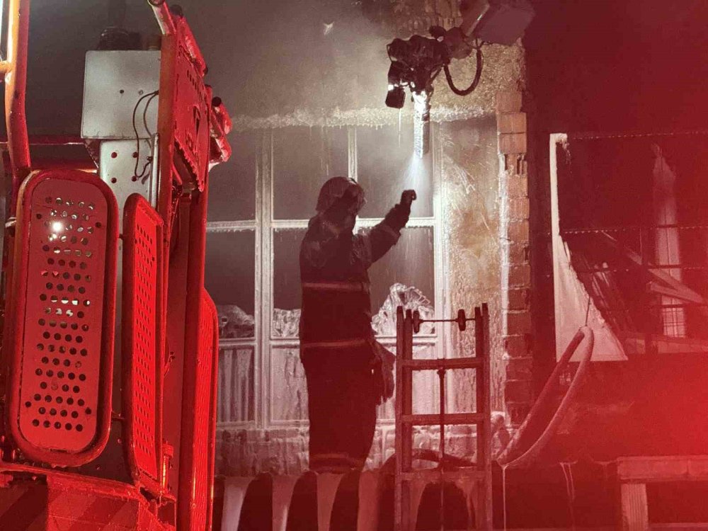 Hırdavat Dükkanı Alev Topuna Döndü