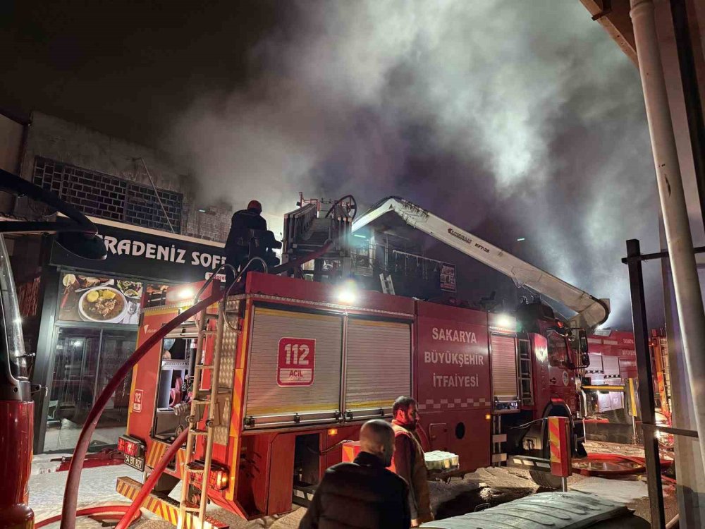 Hırdavat Dükkanı Alev Topuna Döndü