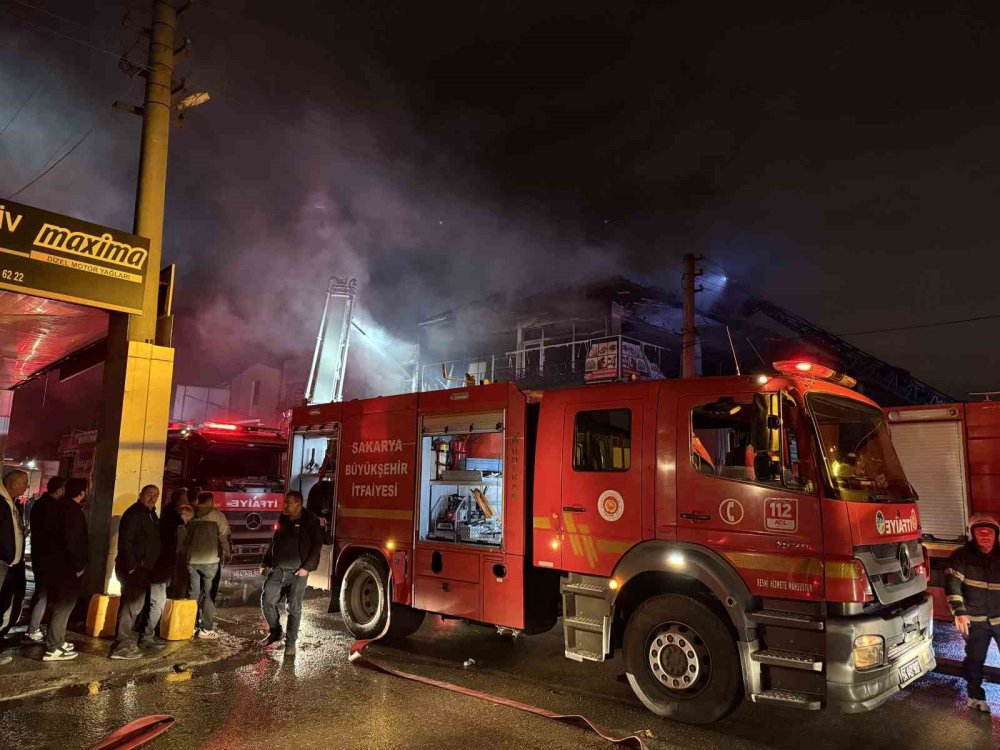 Hırdavat Dükkanı Alev Topuna Döndü