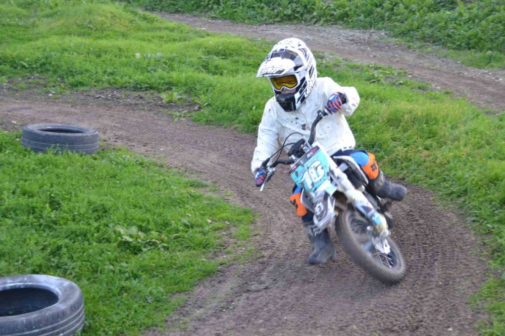 Minik Motokrosçu Sezonu Şampiyonlukla Tamamladı