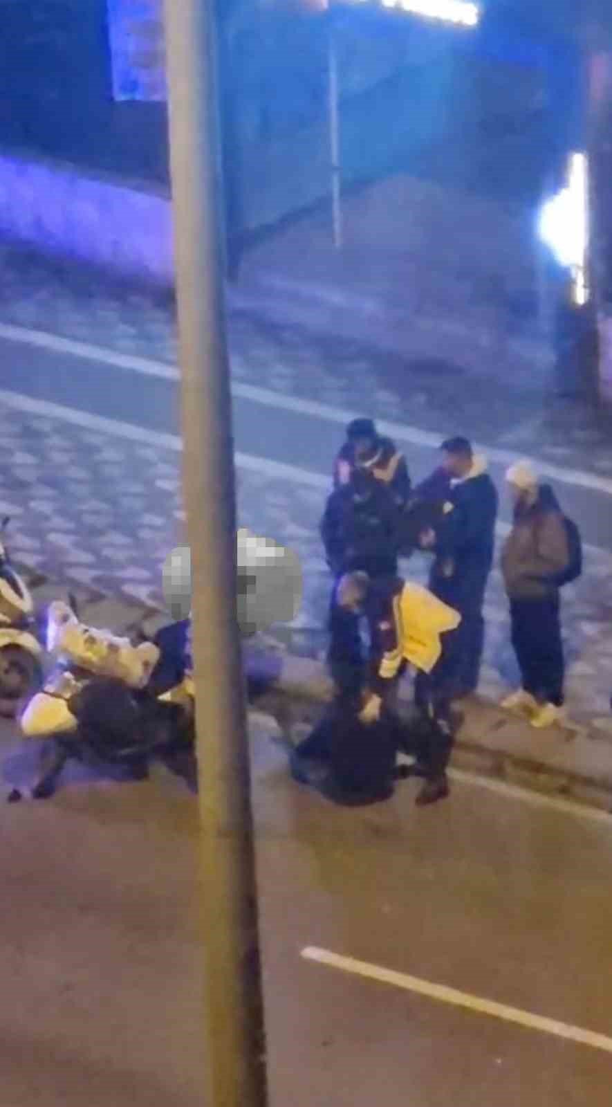 Motosikletten Düşen Kurye Yaralandı