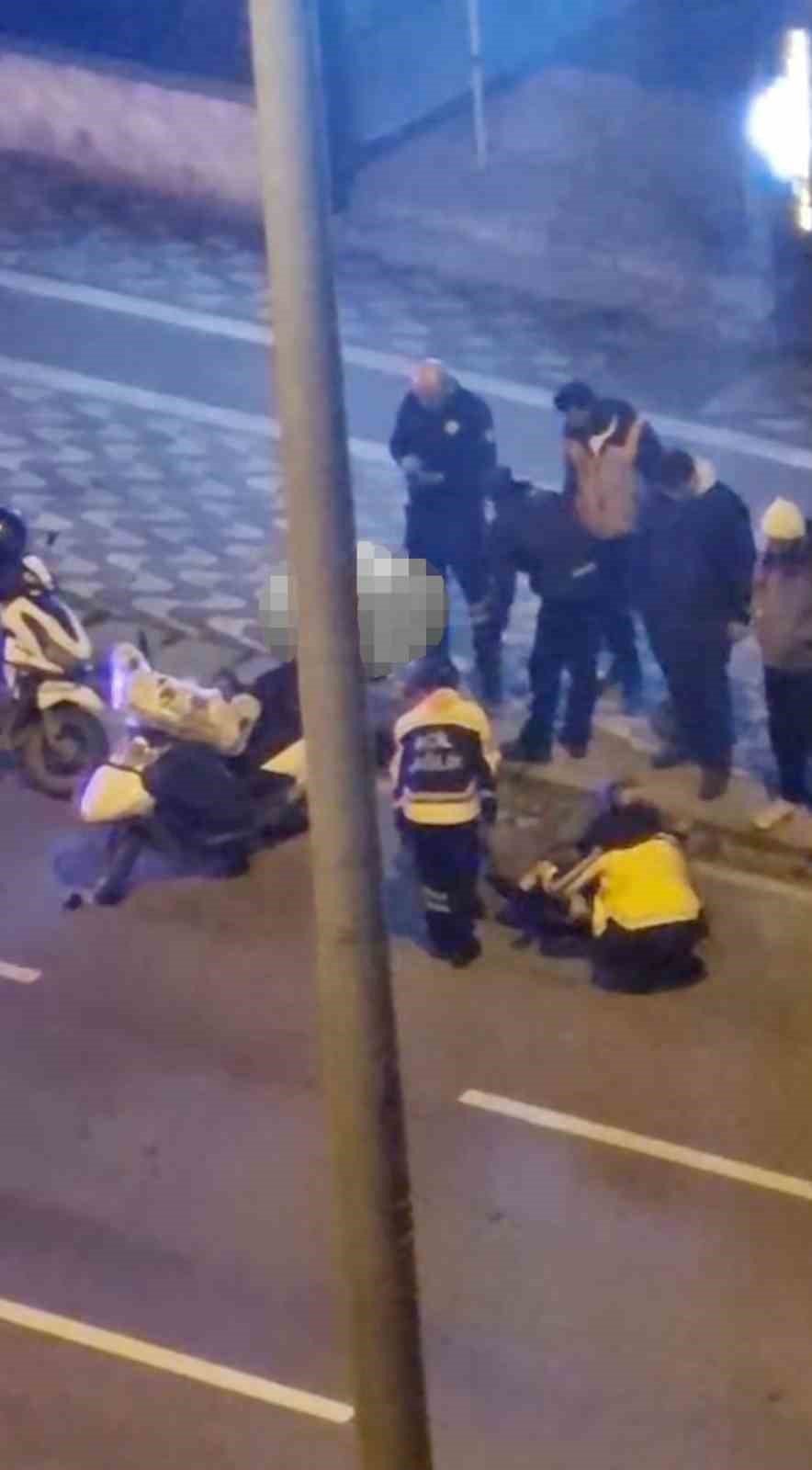 Motosikletten Düşen Kurye Yaralandı