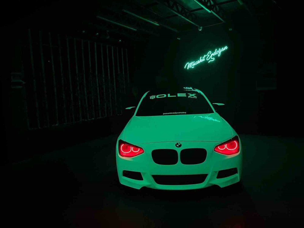 Nadir Olan Araç Gündüz Beyaz, Geceleri İse Yeşil Rengi İle Parlıyor