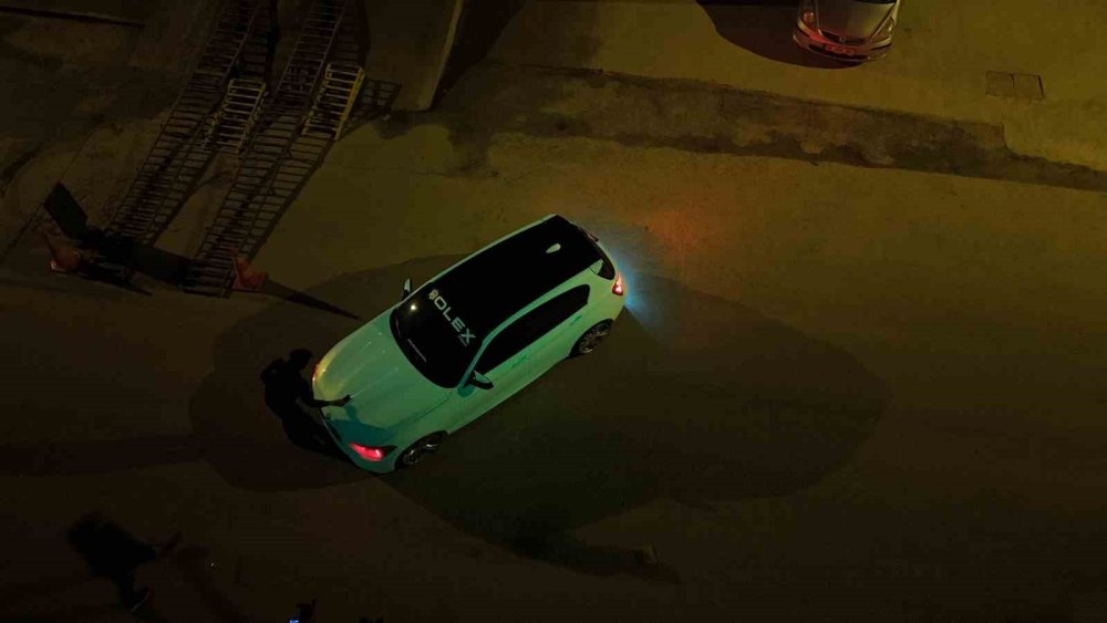 Nadir Olan Araç Gündüz Beyaz, Geceleri İse Yeşil Rengi İle Parlıyor