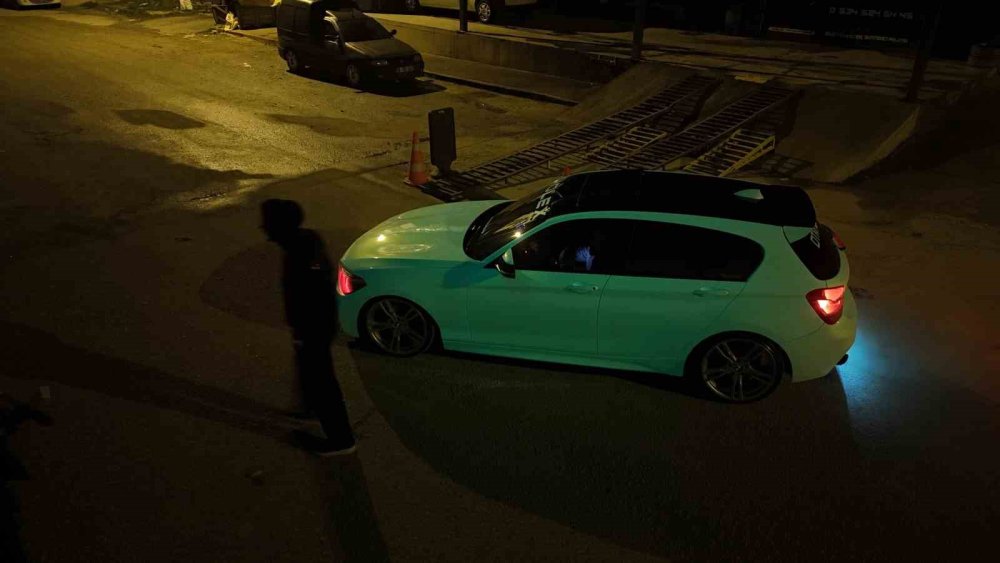 Nadir Olan Araç Gündüz Beyaz, Geceleri İse Yeşil Rengi İle Parlıyor