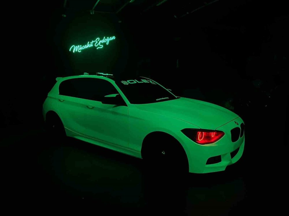 Nadir Olan Araç Gündüz Beyaz, Geceleri İse Yeşil Rengi İle Parlıyor