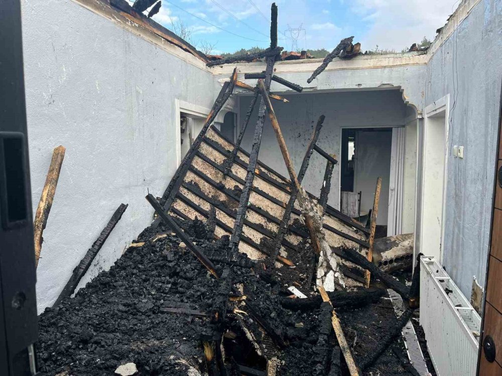 Osmaneli’de Ev Yangını