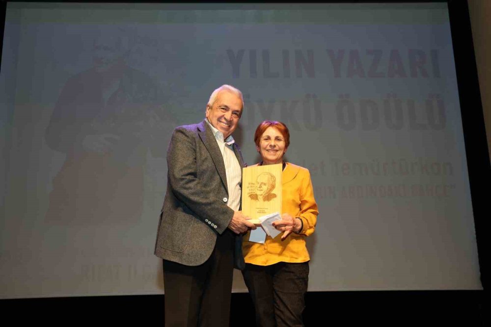 Rıfat Ilgaz’a Saygı Duruşu