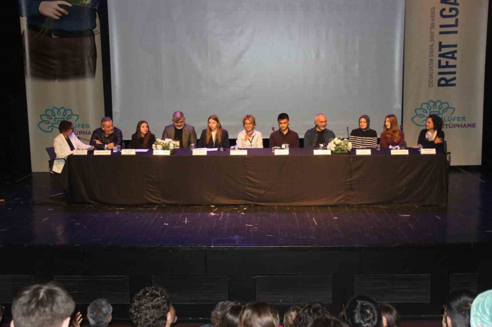 Rıfat Ilgaz’a Saygı Duruşu