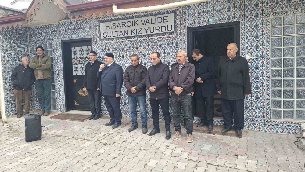 Umre Kafilesi Dualarla Uğurlandı