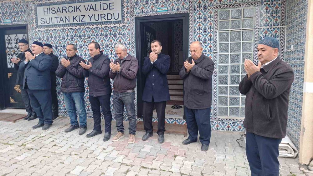 Umre Kafilesi Dualarla Uğurlandı