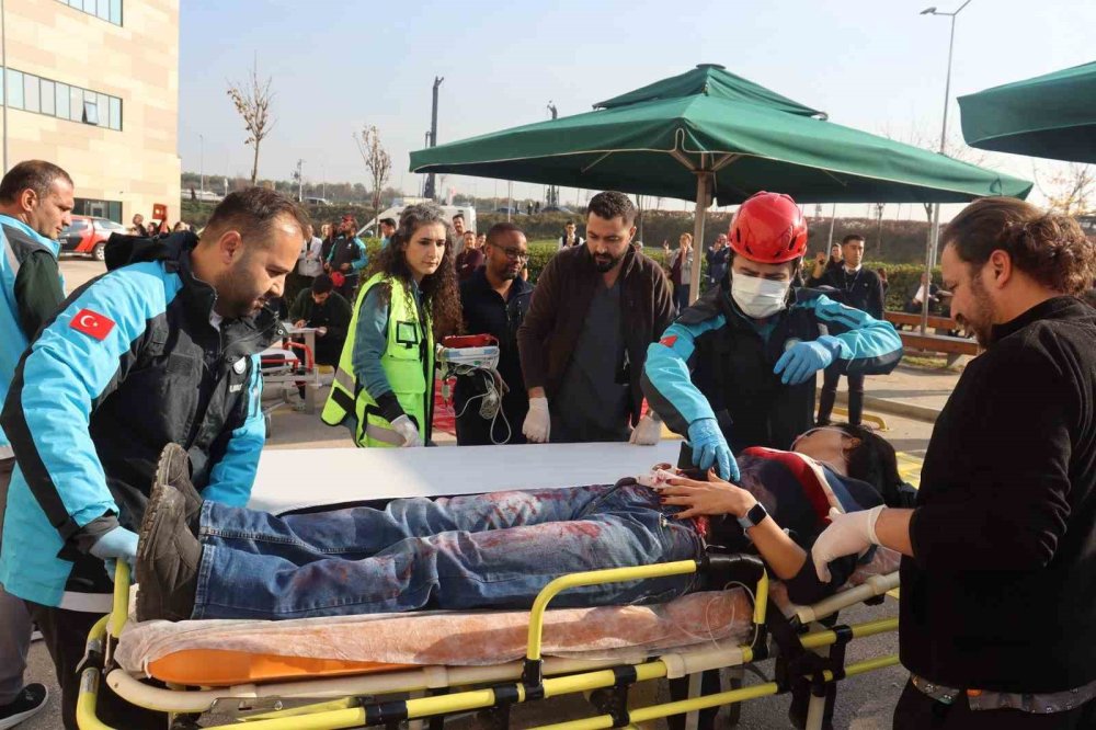 Hastanede Gerçeğini Aratmayan Deprem Ve Yangın Tatbikatı