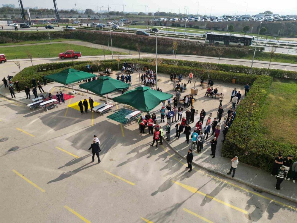 Hastanede Gerçeğini Aratmayan Deprem Ve Yangın Tatbikatı