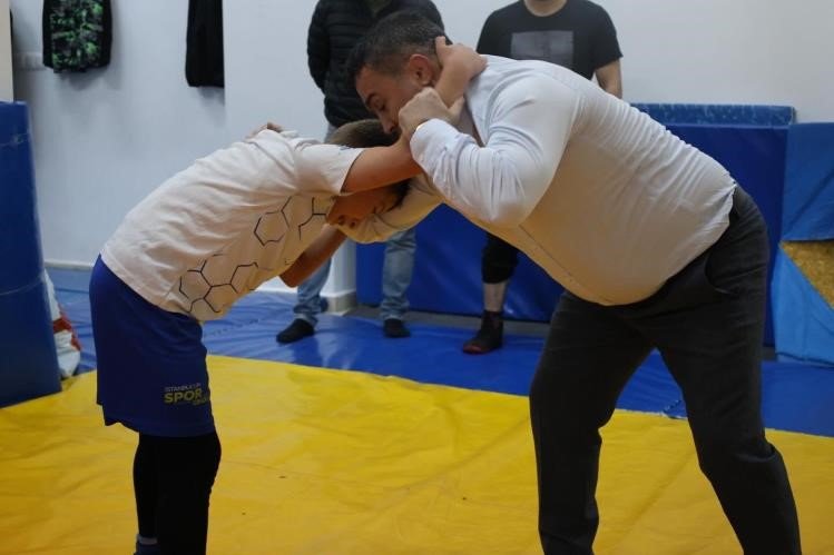 İl Müdürü Demir, Güreşçilerle Mindere Çıktı