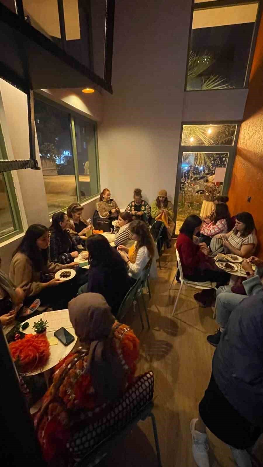 Kadınlar Örgü İçin Yarıştı