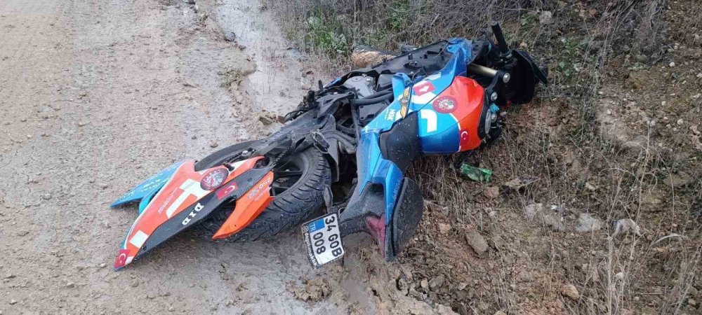 Otomobil İle Motosiklet Çarpıştı