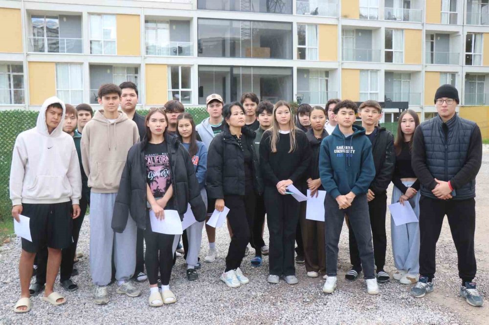 Eğitim İçin 4 Bin 301 Kilometre Yol Kat Ettiler, Şimdi Kapı Önündeler